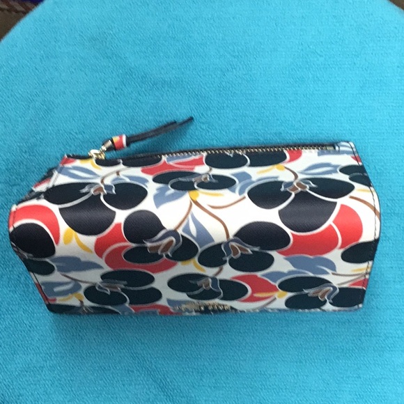 SOLD 🫶🫶🫶🫶Kate Spade Floral large bifold wallet - Picture 3 of 12